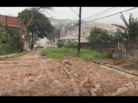 Rua vira lama em Guarulhos