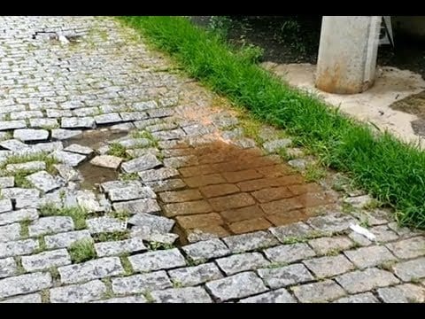 Água parada em rua da Lapa