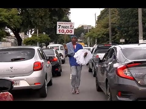 Ambulantes diversificam produtos para combater concorrência em SP